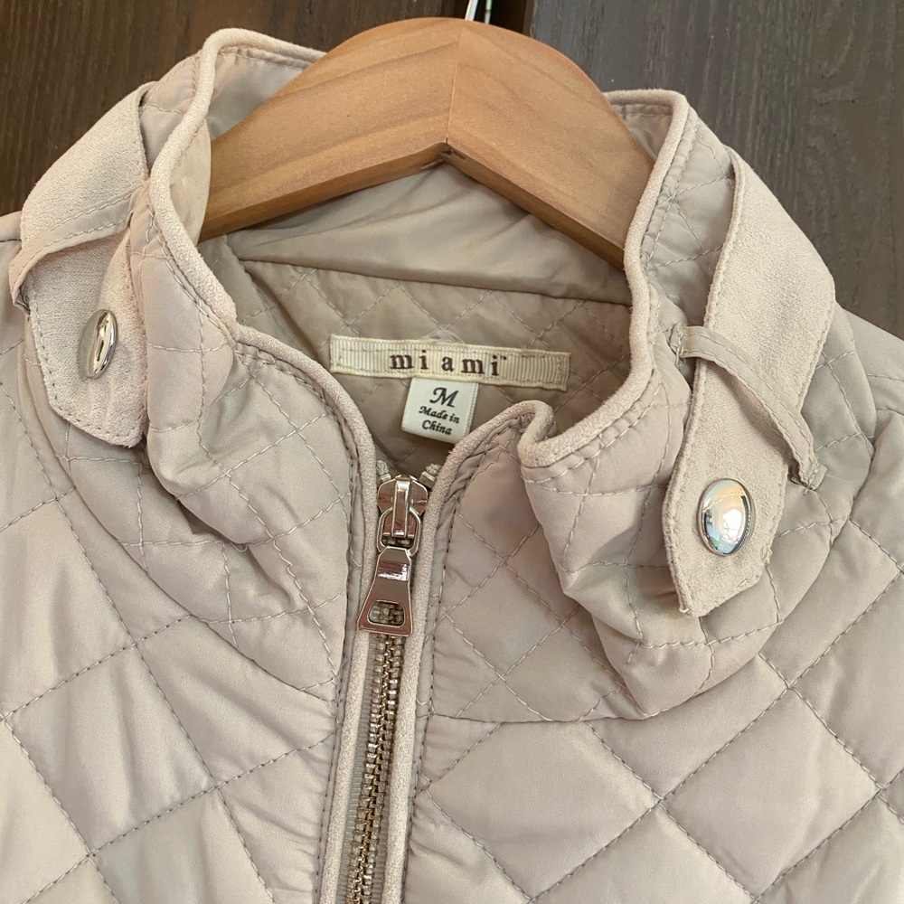 Tan Vest - Picture 2 of 4